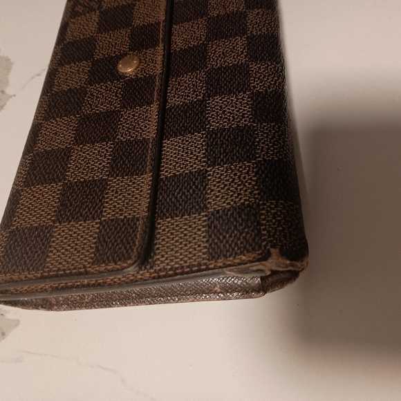 Authentic Louis Vuitton Damier Sarah Longwallet - Picture 2 of 12